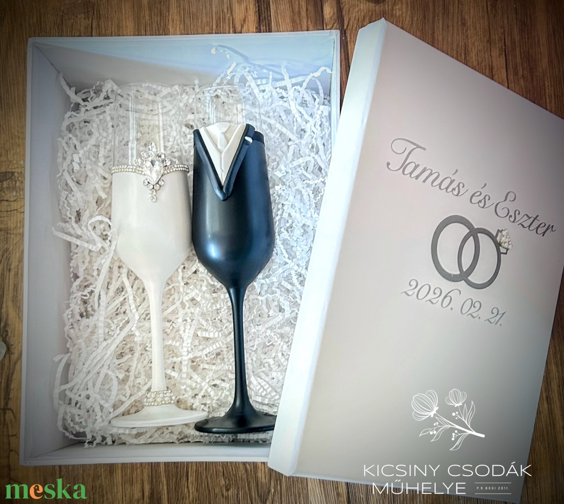 Egyedi menyasszony�vőlegény pezsgőspohár szett díszdobozban,Esküvői ajándék - esküvő - emlék & ajándék - nászajándék - esküvői pohár, pohárszett - Meska.hu