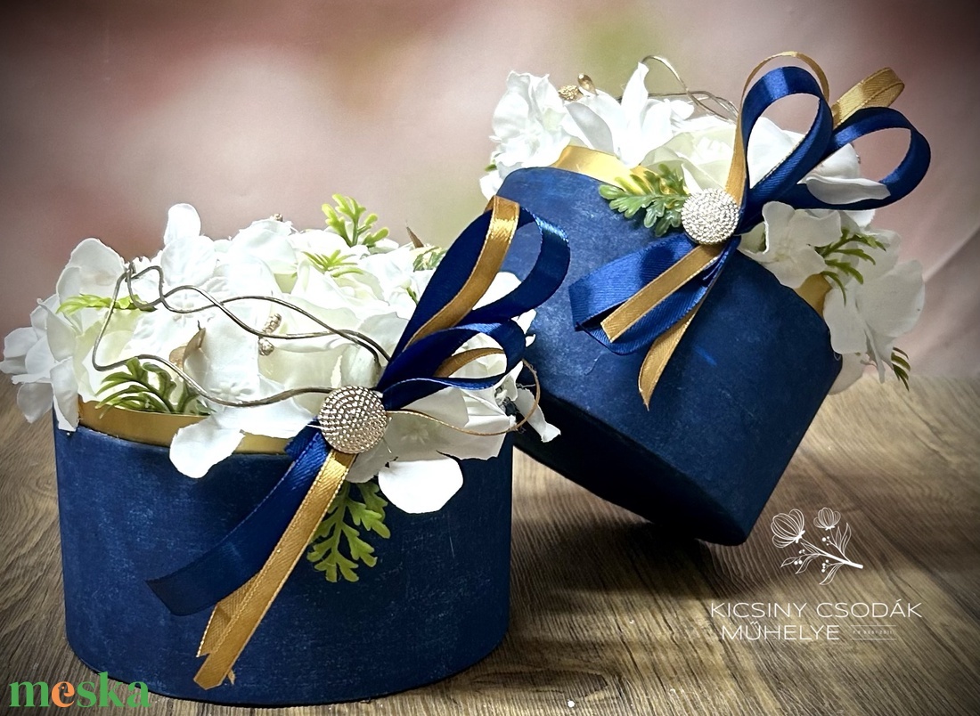 Luxus virágbox esküvőre. Kék-arany elegancia - otthon & életmód - virágdekoráció - virágok - virágbox - Meska.hu