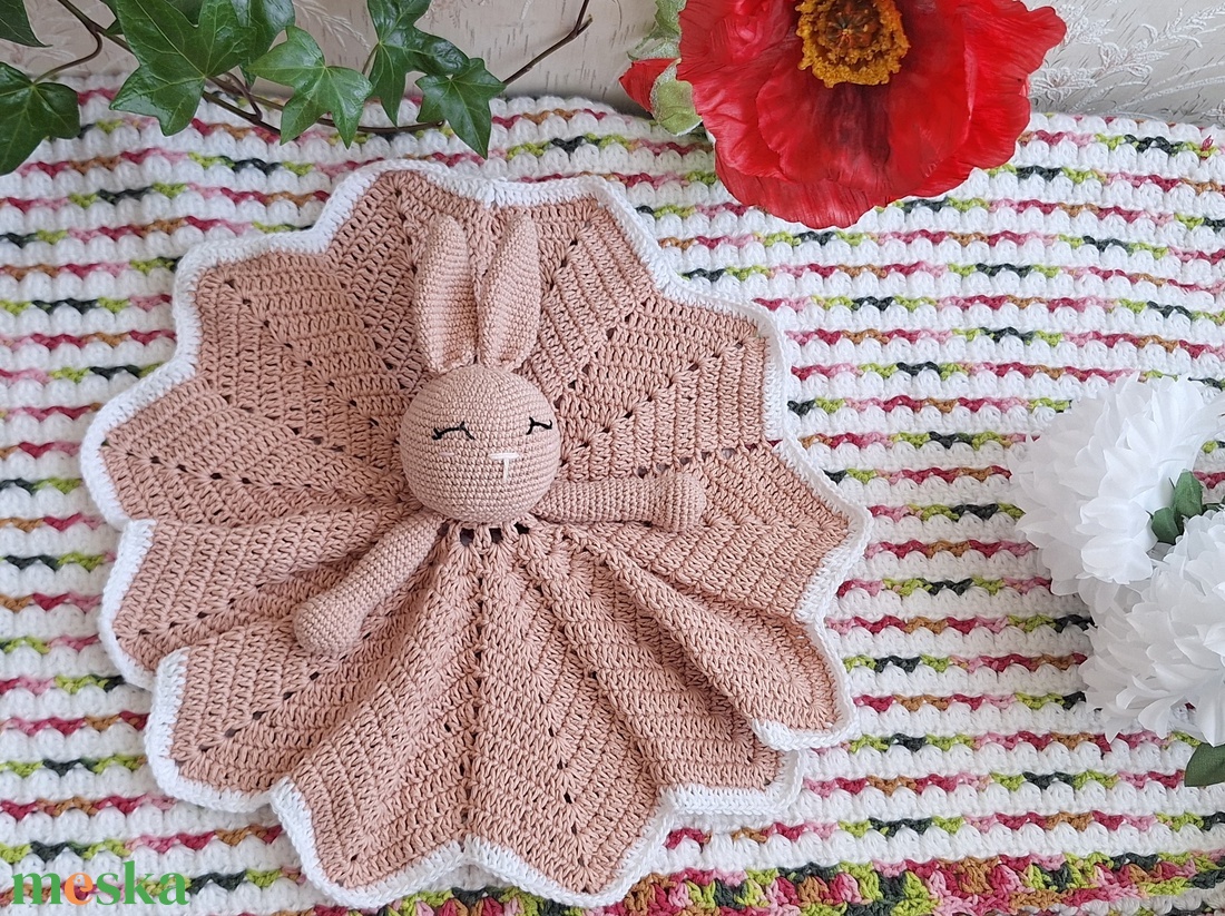 Púder nyuszi szundikendő - baba - mama - baba játékok - szundikendő, alvóka - Meska.hu