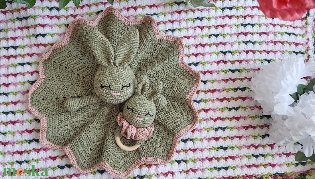 Zöld színű nyuszi szundikendő és rágóka - baba - mama - baba játékok - szundikendő, alvóka - Meska.hu