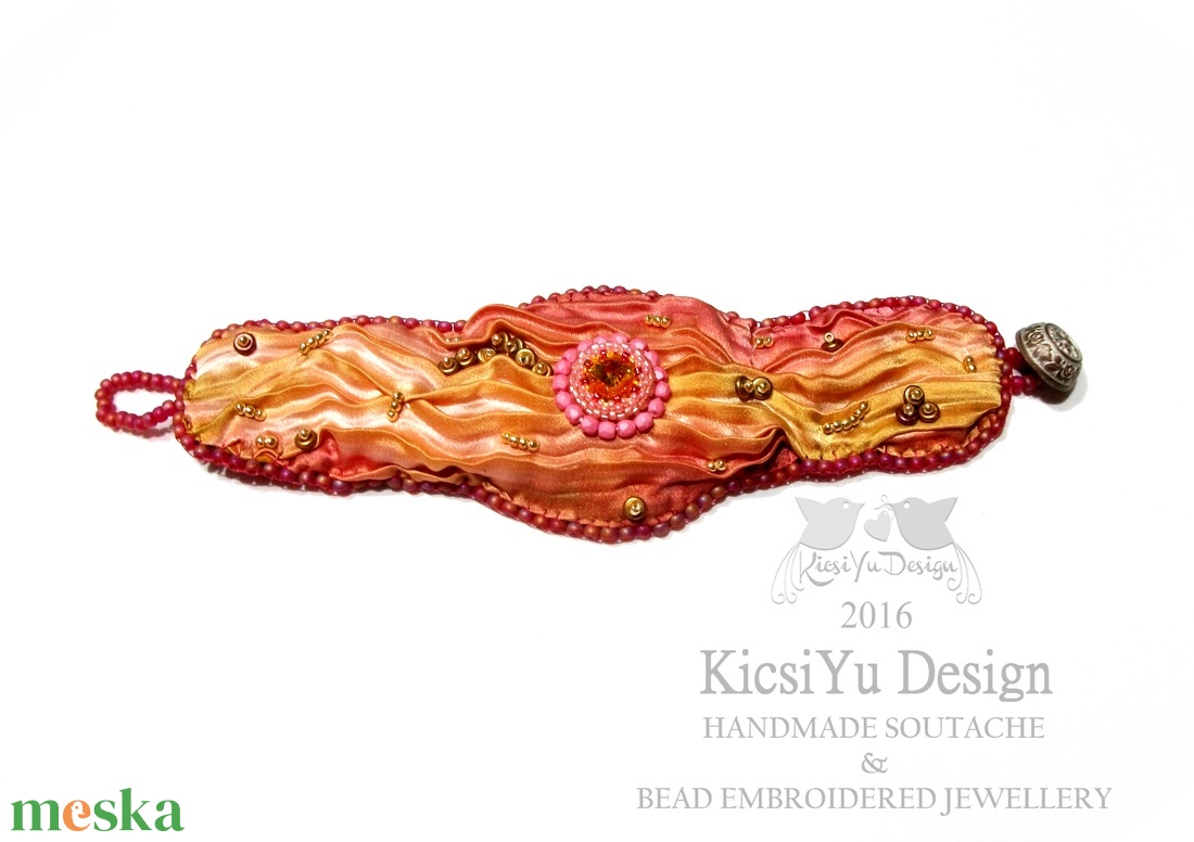 Shibori selyemmel készült gyöngyhímzett karkötő - ékszer - karkötő - széles karkötő - Meska.hu Shibori selyemmel készült gyöngyhímzett karkötő - ékszer - karkötő - széles karkötő - Meska.hu