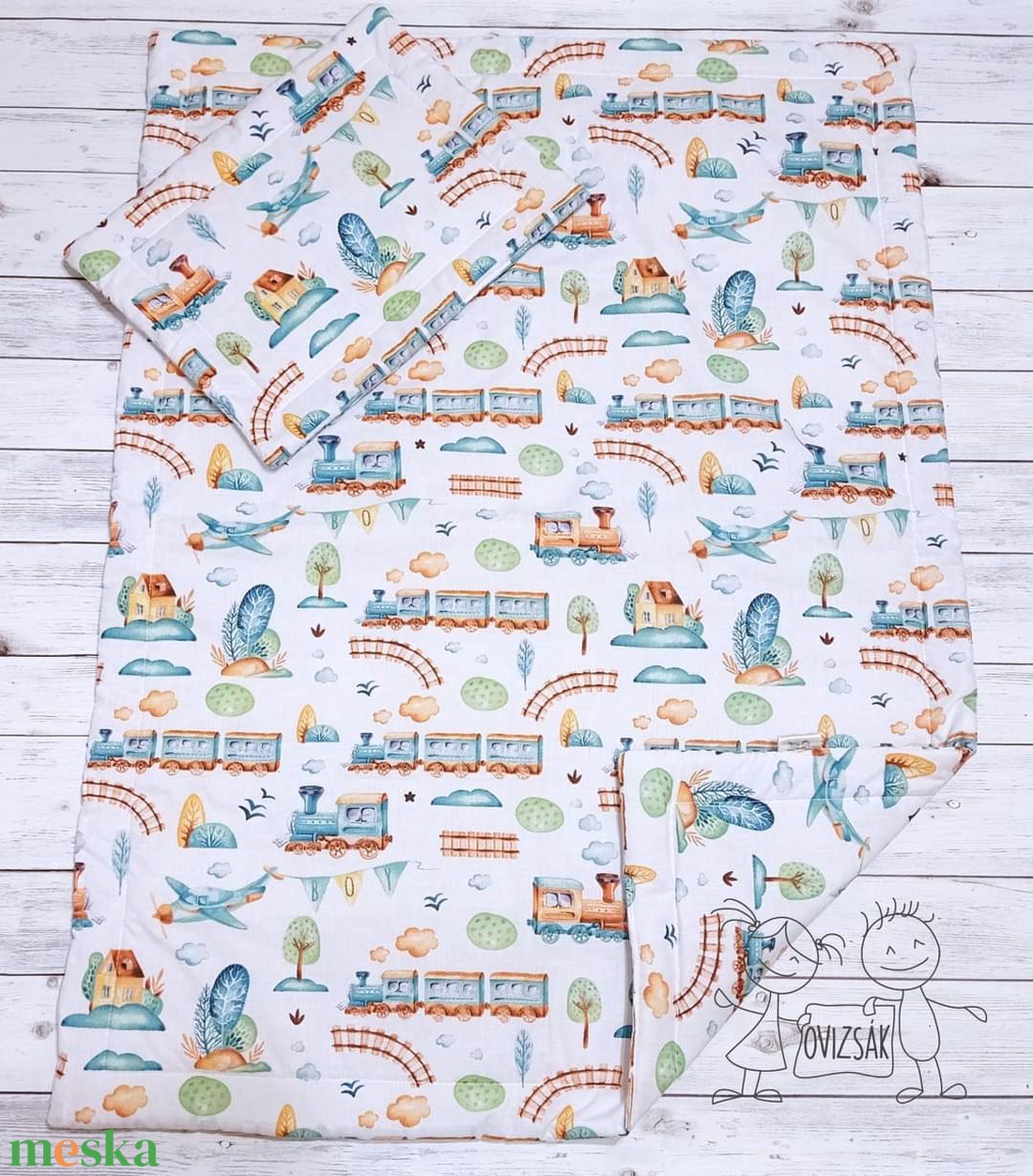 Vonatos pamut babaágynemű - takaró és lapos kispárna szett - otthon & életmód - babaszoba, gyerekszoba - baba ágynemű - Meska.hu Vonatos pamut babaágynemű - takaró és lapos kispárna szett - otthon & életmód - babaszoba, gyerekszoba - baba ágynemű - Meska.hu