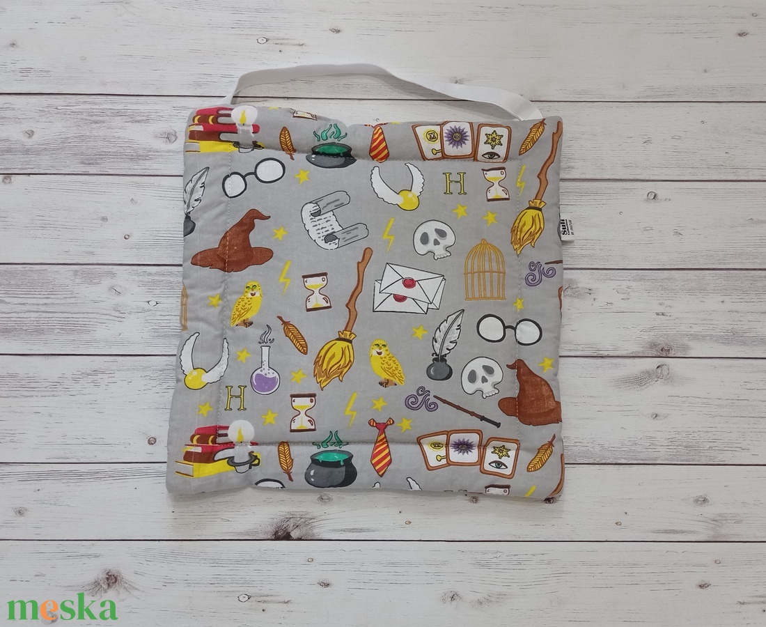Székpárna iskolába - varázsló minta - otthon & életmód - lakástextil - székpárna, huzat - Meska.hu