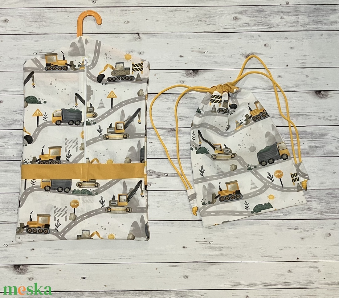 Munkagép / markoló mintás ovis vagy kisgyermek ágynemű szett (minkys) + ovizsák tornazsák szett + derékalj - játék & sport - ovis felszerelés - ovis szett - Meska.hu