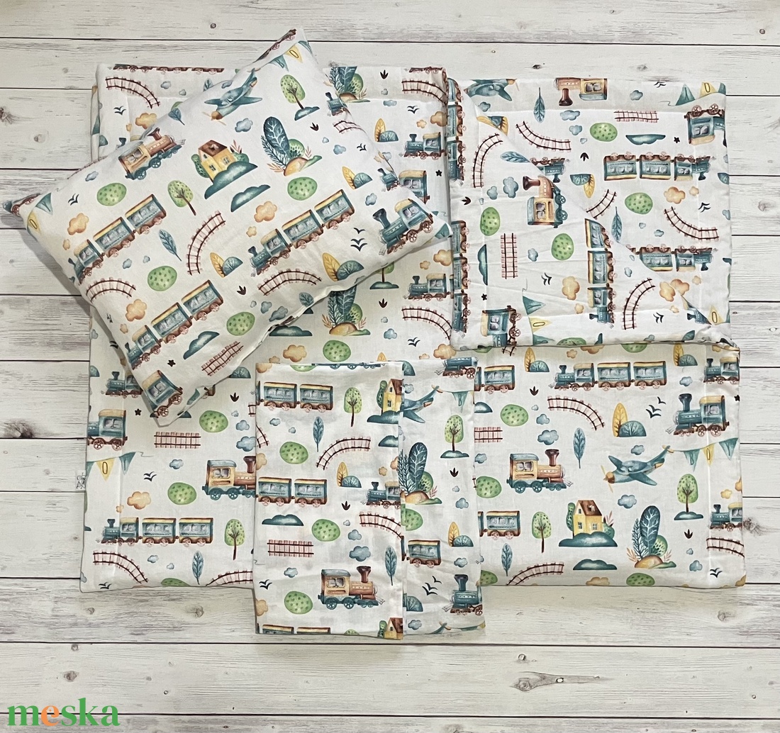 Vonatos ovis vagy kisgyermek ágynemű szett + ovizsák tornazsák szett + derékalj  - játék & sport - ovis felszerelés - ovis szett - Meska.hu