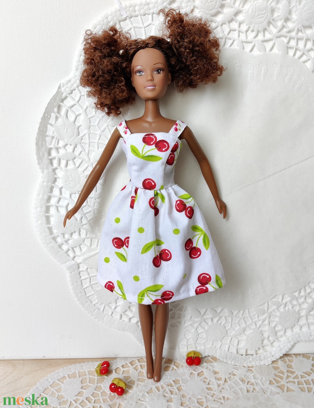 Barbie babaruha cseresznyés mintával - játék & sport - baba & babaház - babaruha, babakellék - Meska.hu Barbie babaruha cseresznyés mintával - játék & sport - baba & babaház - babaruha, babakellék - Meska.hu