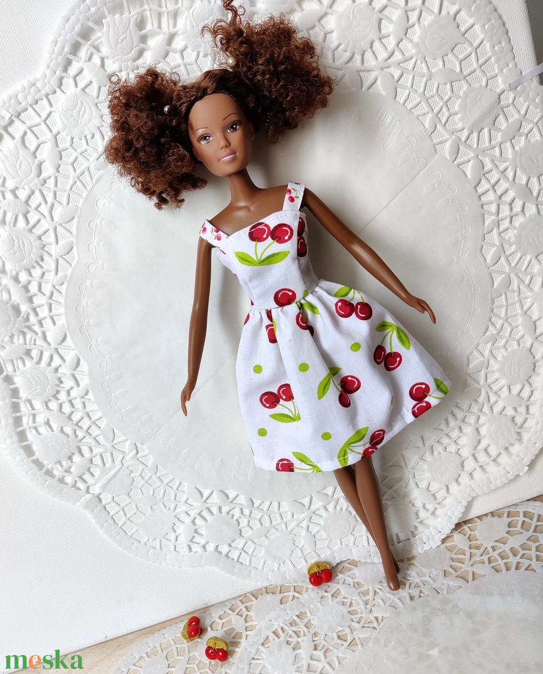 Barbie babaruha cseresznyés mintával - játék & sport - baba & babaház - babaruha, babakellék - Meska.hu Barbie babaruha cseresznyés mintával - játék & sport - baba & babaház - babaruha, babakellék - Meska.hu
