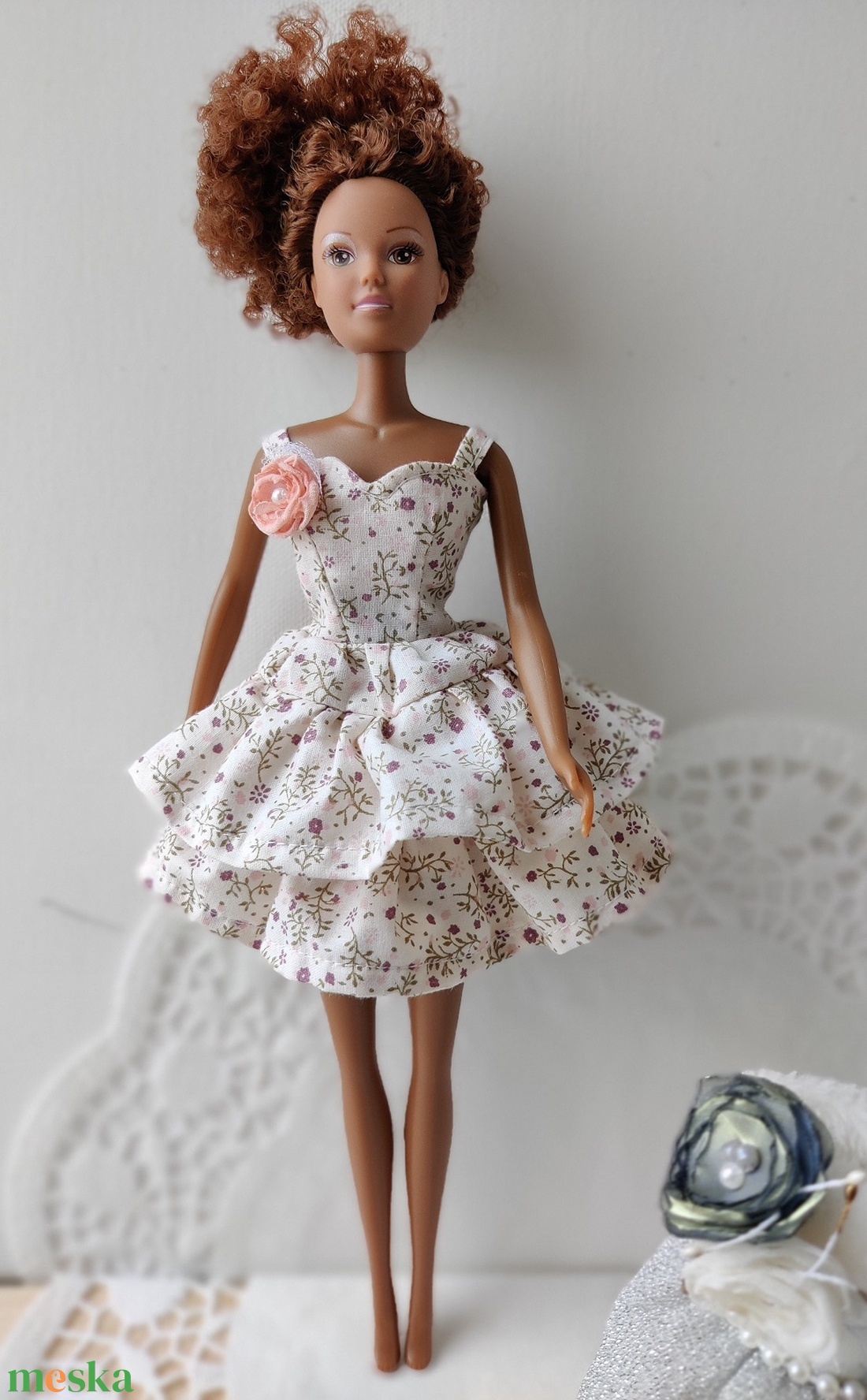Barbie baba fodros ruha - játék & sport - baba & babaház - öltöztethető baba - Meska.hu Barbie baba fodros ruha - játék & sport - baba & babaház - öltöztethető baba - Meska.hu