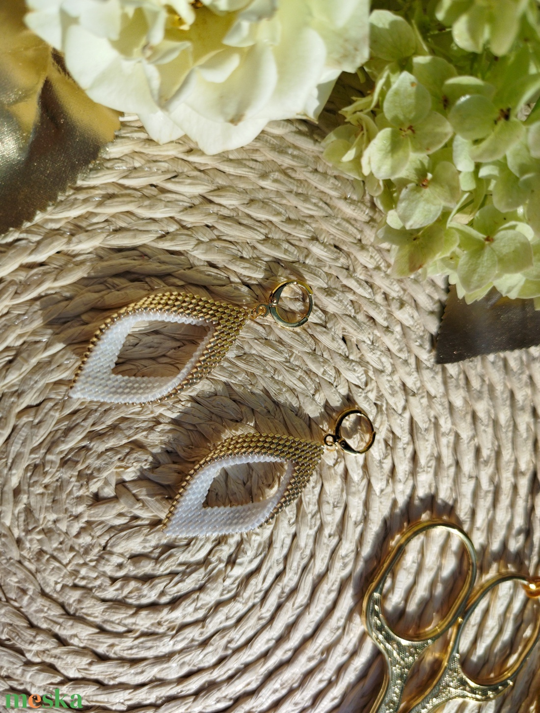 Arany-fehér spirál fülbevaló - ékszer - fülbevaló - lógó fülbevaló - Meska.hu Arany-fehér spirál fülbevaló - ékszer - fülbevaló - lógó fülbevaló - Meska.hu