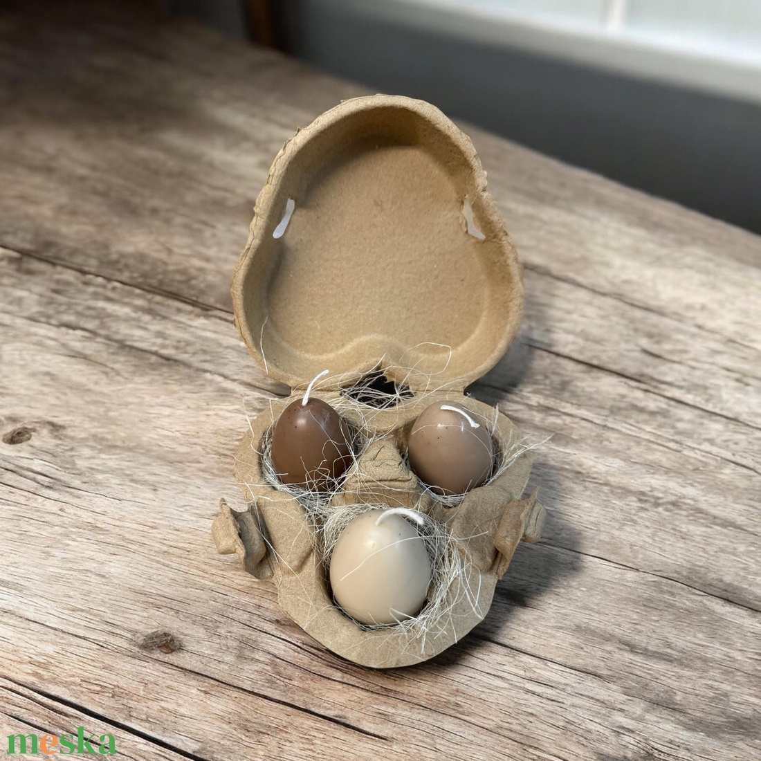 Húsvéti gyertyatojások szív alakú tartóban - ünnepi díszek, dekorációk - húsvéti díszek és dekorációk - húsvéti gyertya - Meska.hu