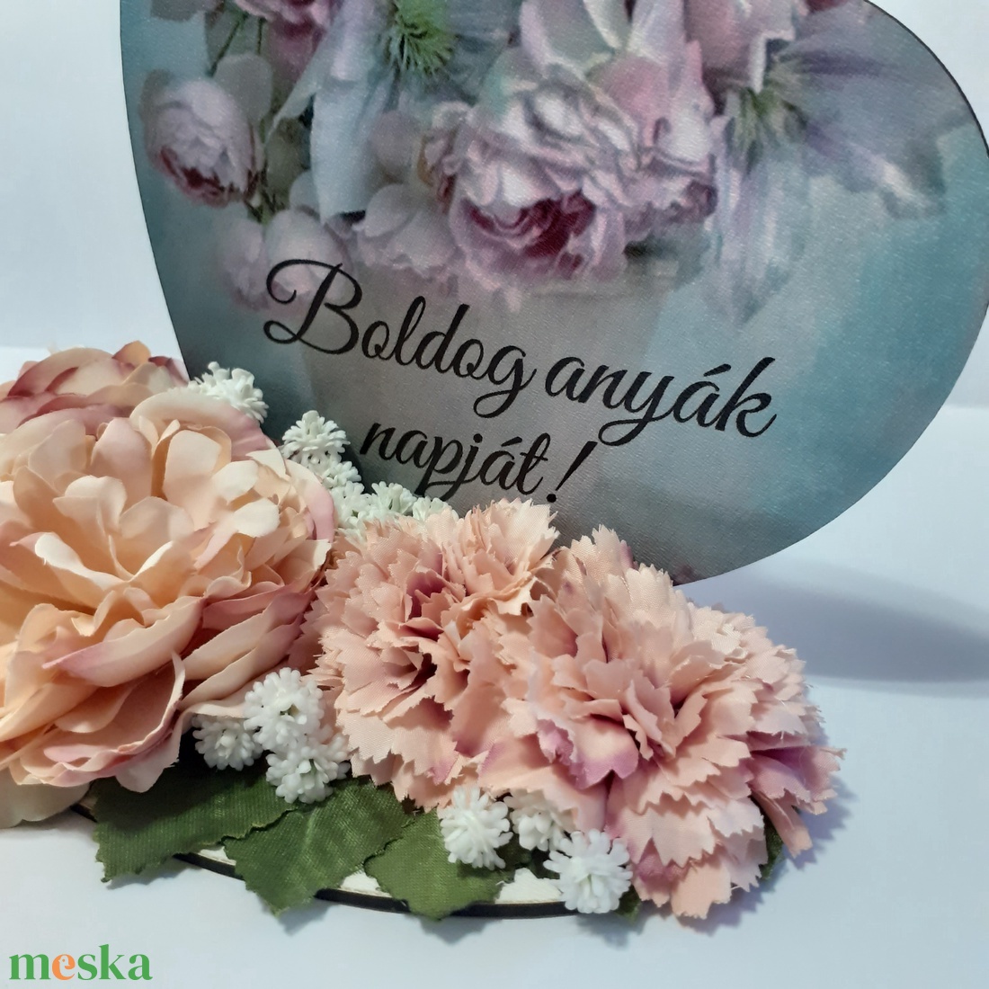 Anyák napi szív tábla selyemvirágokkal díszítve - otthon & életmód - dekoráció - virágdísz és tartó - csokor & virágdísz - Meska.hu Anyák napi szív tábla selyemvirágokkal díszítve - otthon & életmód - dekoráció - virágdísz és tartó - csokor & virágdísz - Meska.hu