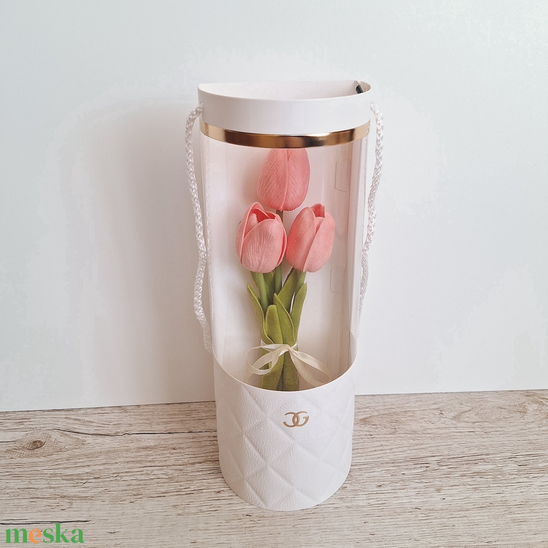 Élethű tulipánok virág táskában-lazac - otthon & életmód - dekoráció - asztal és polc dekoráció - asztaldísz - Meska.hu Élethű tulipánok virág táskában-lazac - otthon & életmód - dekoráció - asztal és polc dekoráció - asztaldísz - Meska.hu