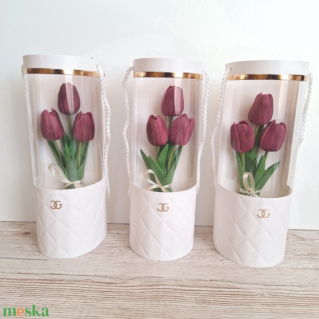 Élethű tulipánok virág táskában-sötét mályva - otthon & életmód - dekoráció - asztal és polc dekoráció - asztaldísz - Meska.hu Élethű tulipánok virág táskában-sötét mályva - otthon & életmód - dekoráció - asztal és polc dekoráció - asztaldísz - Meska.hu
