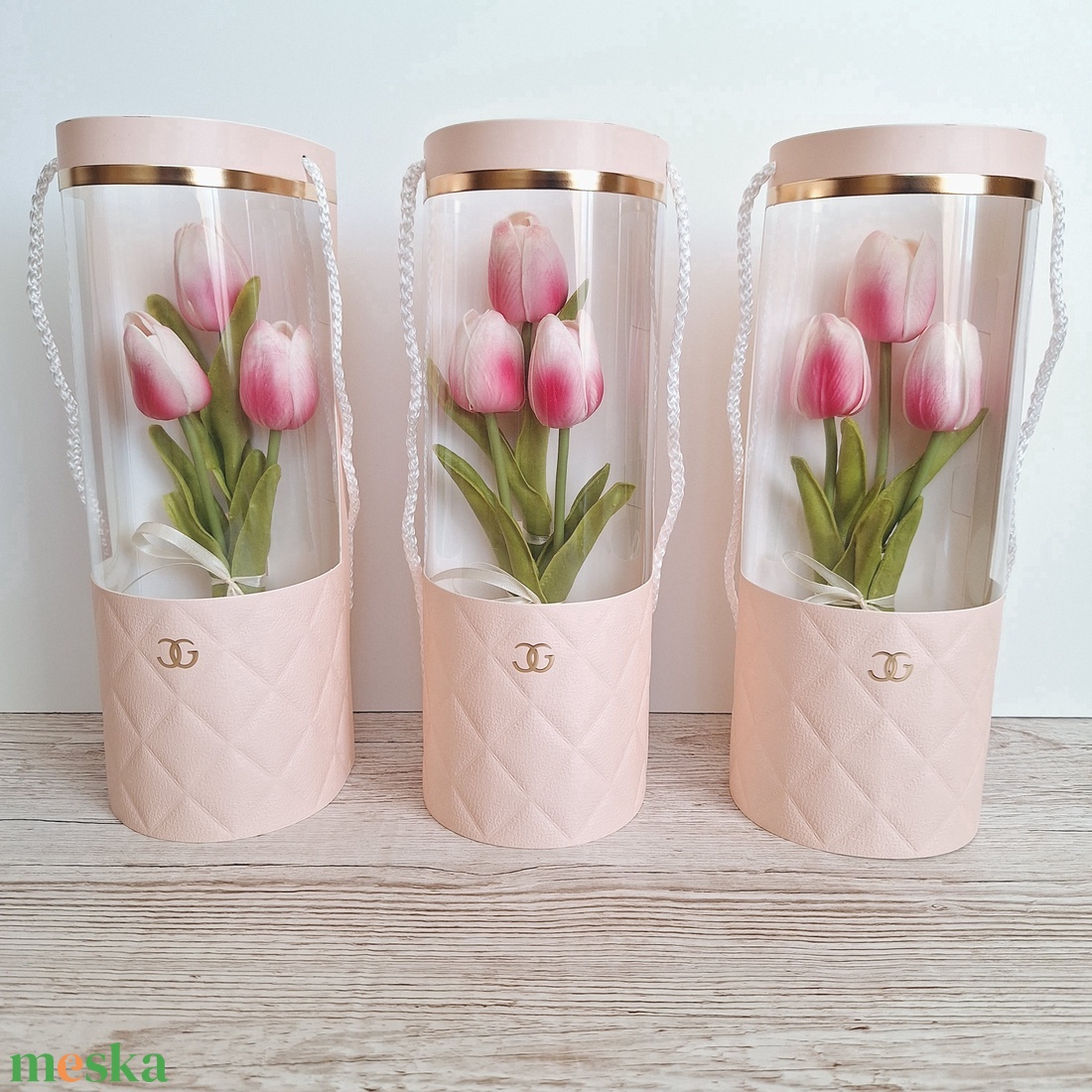 Élethű tulipánok virág táskában-rózsaszín - otthon & életmód - dekoráció - asztal és polc dekoráció - asztaldísz - Meska.hu Élethű tulipánok virág táskában-rózsaszín - otthon & életmód - dekoráció - asztal és polc dekoráció - asztaldísz - Meska.hu