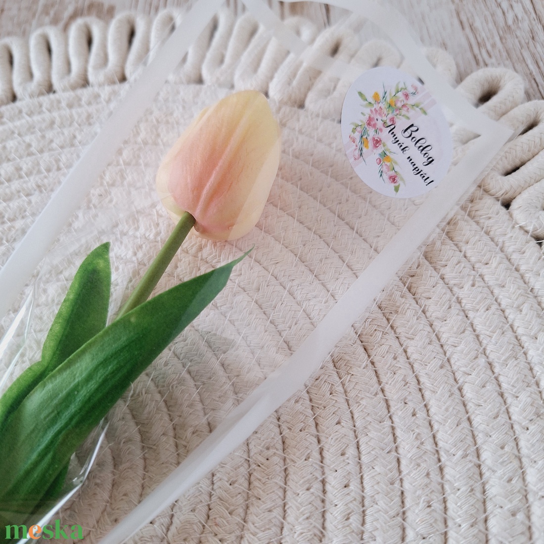 Szálas,ilattos habgumi tulipán celofán csomagolásban-barack - otthon & életmód - dekoráció - asztal és polc dekoráció - asztaldísz - Meska.hu Szálas,ilattos habgumi tulipán celofán csomagolásban-barack - otthon & életmód - dekoráció - asztal és polc dekoráció - asztaldísz - Meska.hu