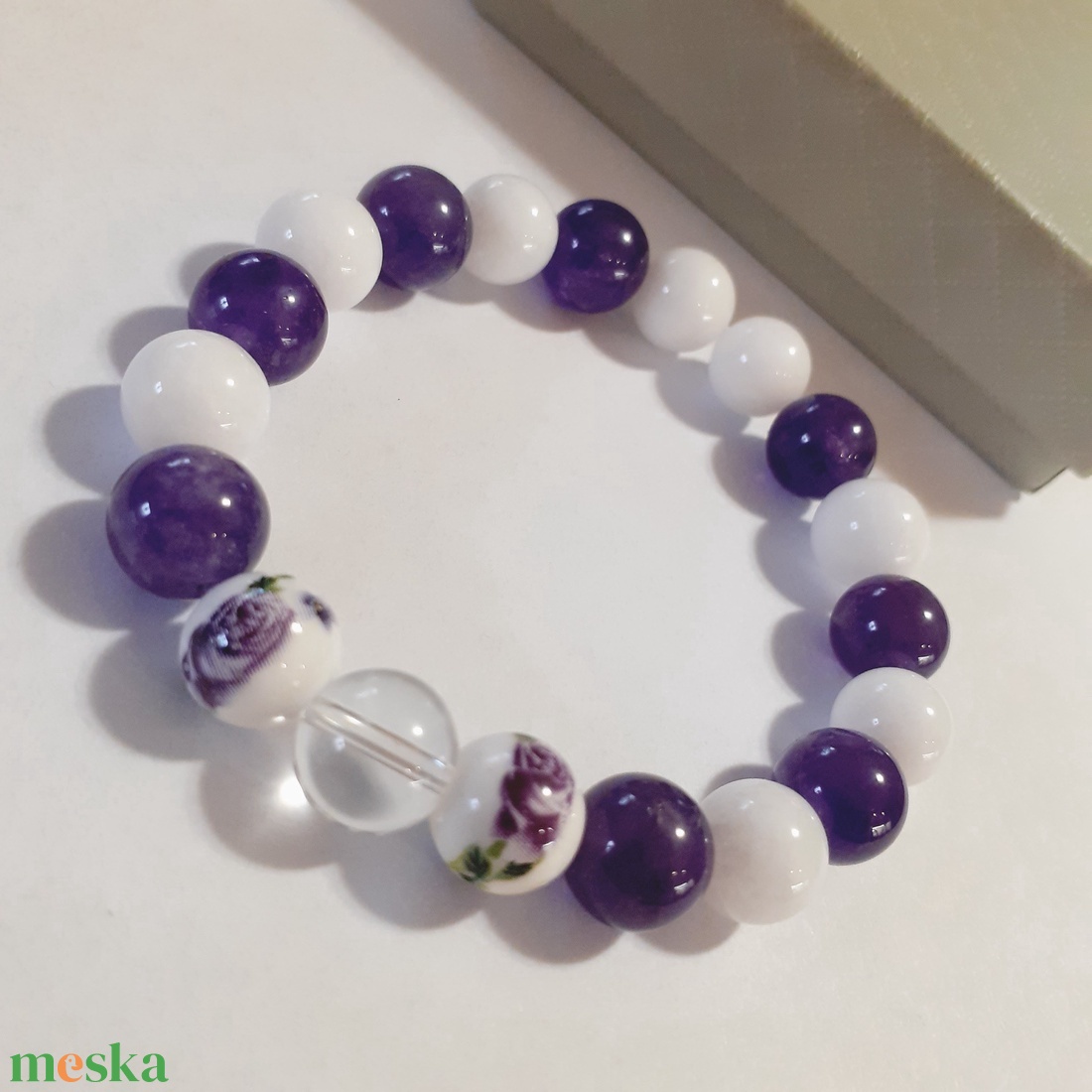 Ametiszt-tejkvarc ásvány karkötő - ékszer - karkötő - gyöngyös karkötő - Meska.hu