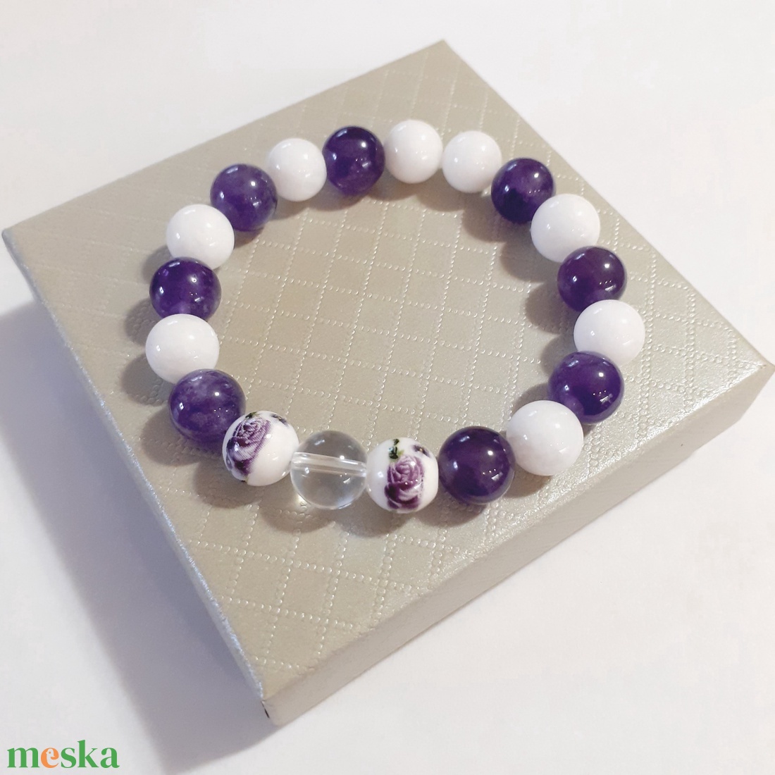 Ametiszt-tejkvarc ásvány karkötő - ékszer - karkötő - gyöngyös karkötő - Meska.hu