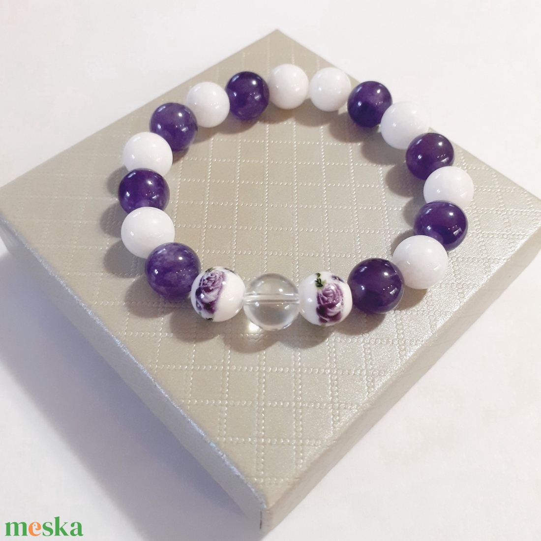 Ametiszt-tejkvarc ásvány karkötő - ékszer - karkötő - gyöngyös karkötő - Meska.hu