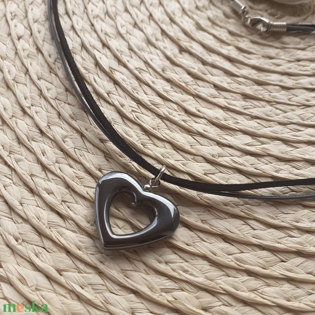 Hematit szív medálos nyaklánc - ékszer - nyaklánc - medálos nyaklánc - Meska.hu