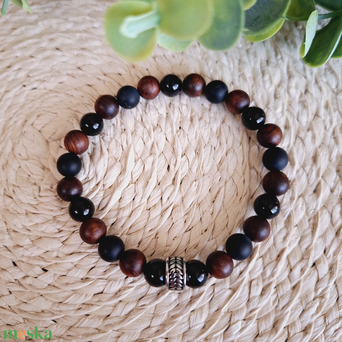 Illatos szantálfa és ónix ásvány karkötő - ékszer - karkötő - gyöngyös karkötő - Meska.hu