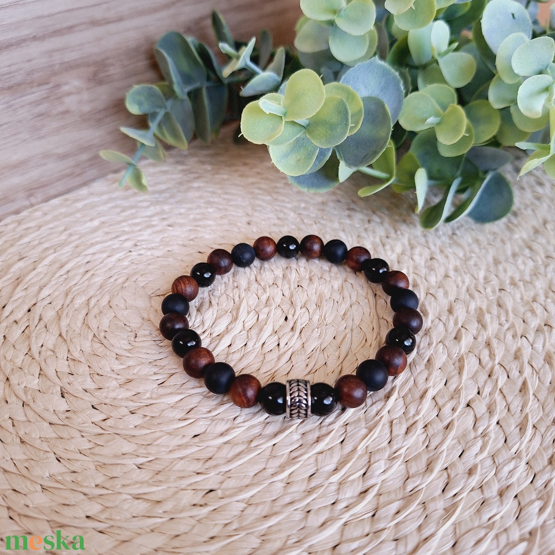 Illatos szantálfa és ónix ásvány karkötő - ékszer - karkötő - gyöngyös karkötő - Meska.hu