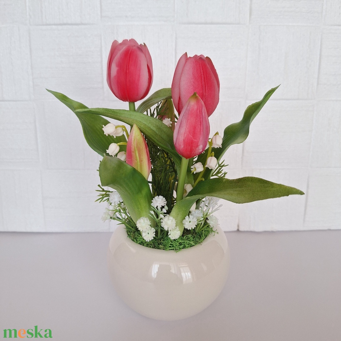 Tulipánok kerámia gömb kaspóban - otthon & életmód - dekoráció - asztal és polc dekoráció - asztaldísz - Meska.hu