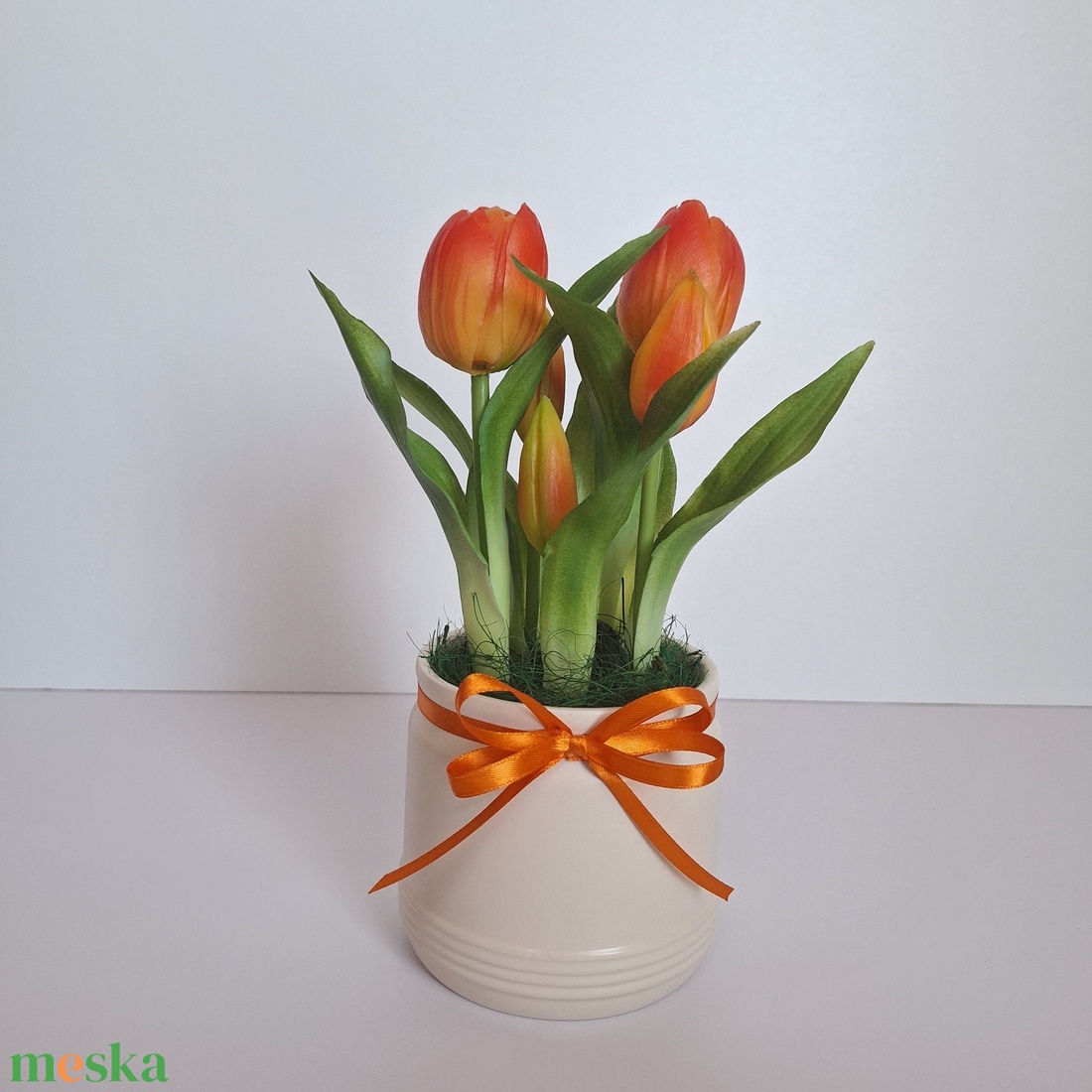 Élethű tulipánok kerámia kaspóban-narancs - otthon & életmód - dekoráció - asztal és polc dekoráció - asztaldísz - Meska.hu