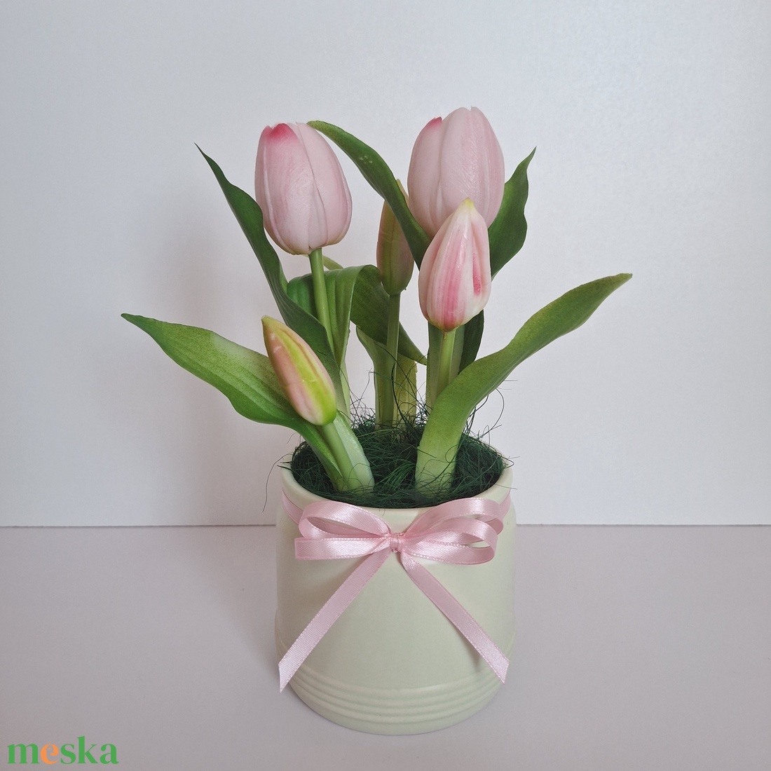 Élethű tulipánok kerámia kaspóban-rózsaszín - otthon & életmód - dekoráció - asztal és polc dekoráció - asztaldísz - Meska.hu