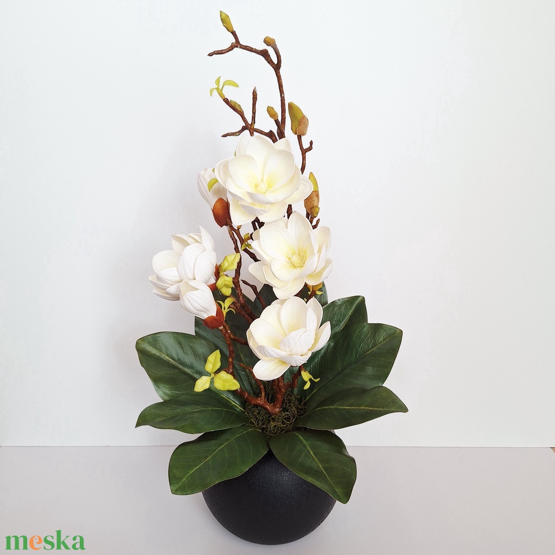 Magnóliás asztaldísz-krém - otthon & életmód - virágdekoráció - virágdíszek - virágdísz kaspóban - Meska.hu