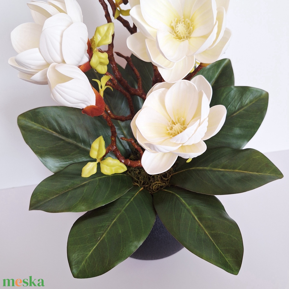 Magnóliás asztaldísz-krém - otthon & életmód - virágdekoráció - virágdíszek - virágdísz kaspóban - Meska.hu