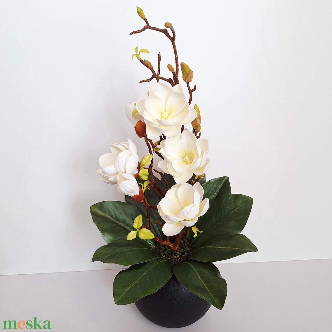 Magnóliás asztaldísz-krém - otthon & életmód - virágdekoráció - virágdíszek - virágdísz kaspóban - Meska.hu