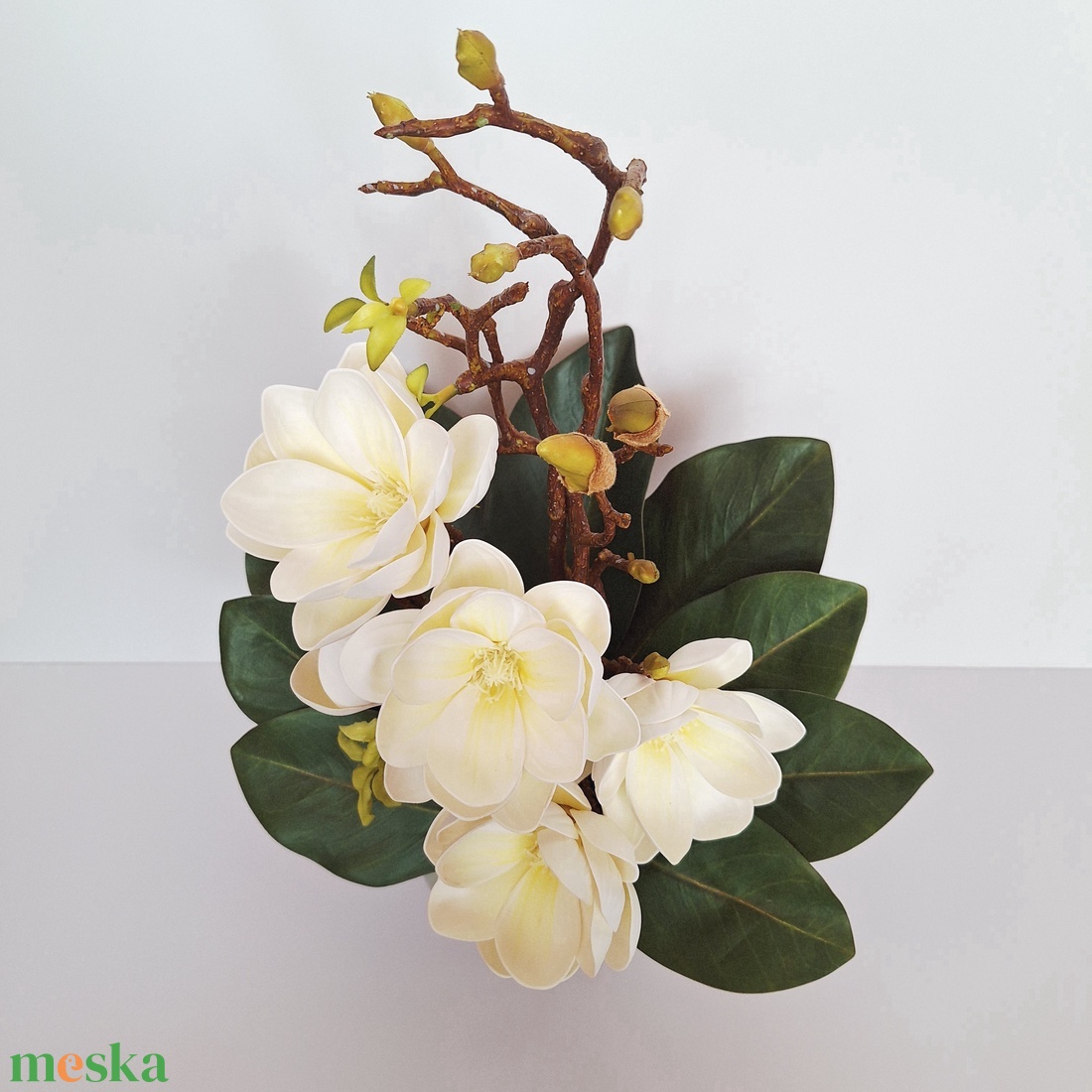 Magnólia asztaldísz-krém II. - otthon & életmód - virágdekoráció - virágdíszek - virágdísz kaspóban - Meska.hu