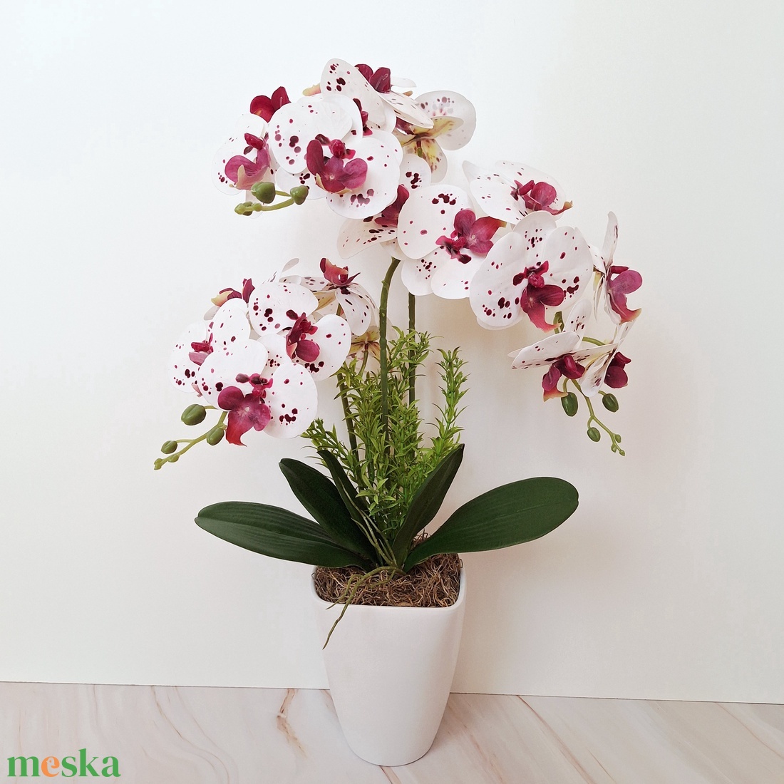 Orchidea dekoráció kerámia kaspóban-pettyes II. - otthon & életmód - virágdekoráció - virágdíszek - virágdísz kaspóban - Meska.hu