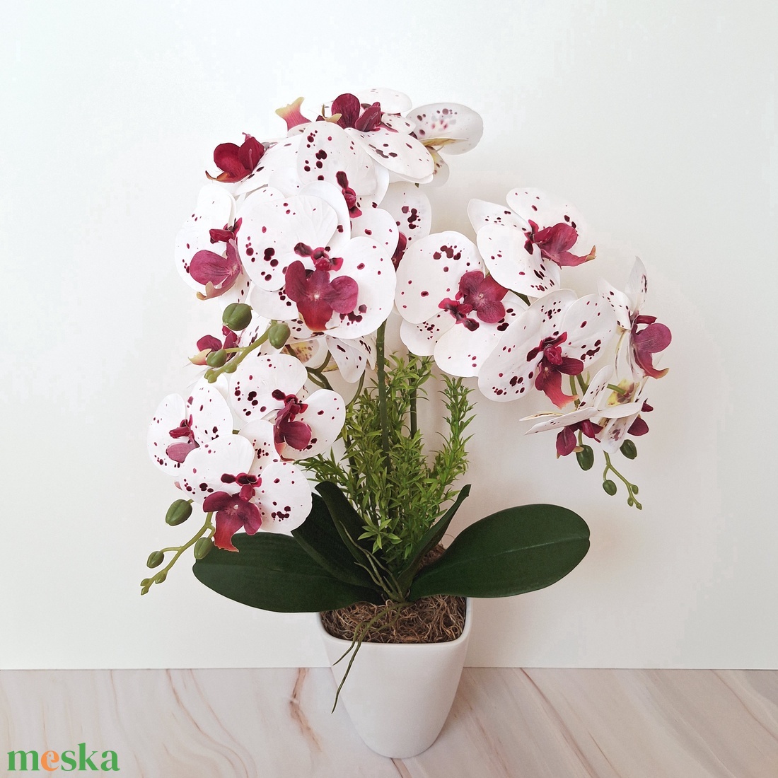 Orchidea dekoráció kerámia kaspóban-pettyes II. - otthon & életmód - virágdekoráció - virágdíszek - virágdísz kaspóban - Meska.hu
