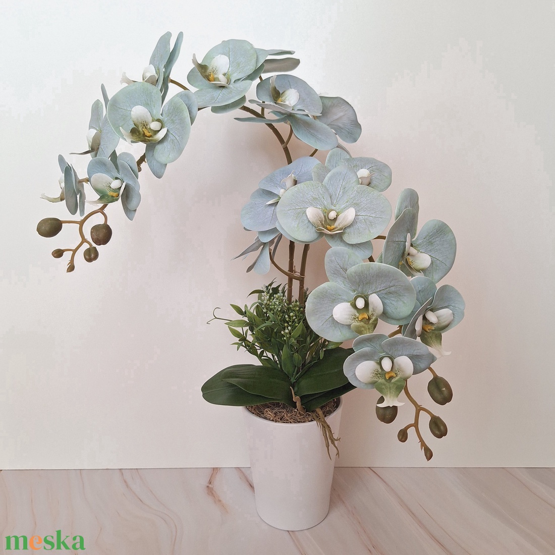 Orchidea dekoráció kerámia kaspóban-menta II. - otthon & életmód - virágdekoráció - virágdíszek - virágdísz kaspóban - Meska.hu
