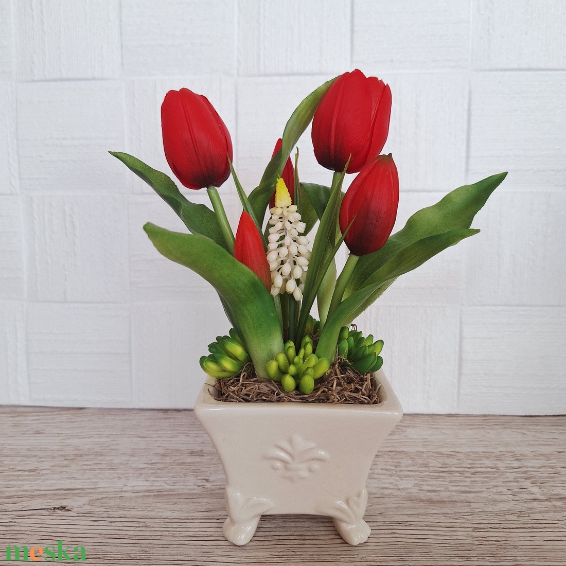 Élethű tulipánok kerámia kaspóban-piros II. - otthon & életmód - virágdekoráció - virágdíszek - virágdísz kaspóban - Meska.hu