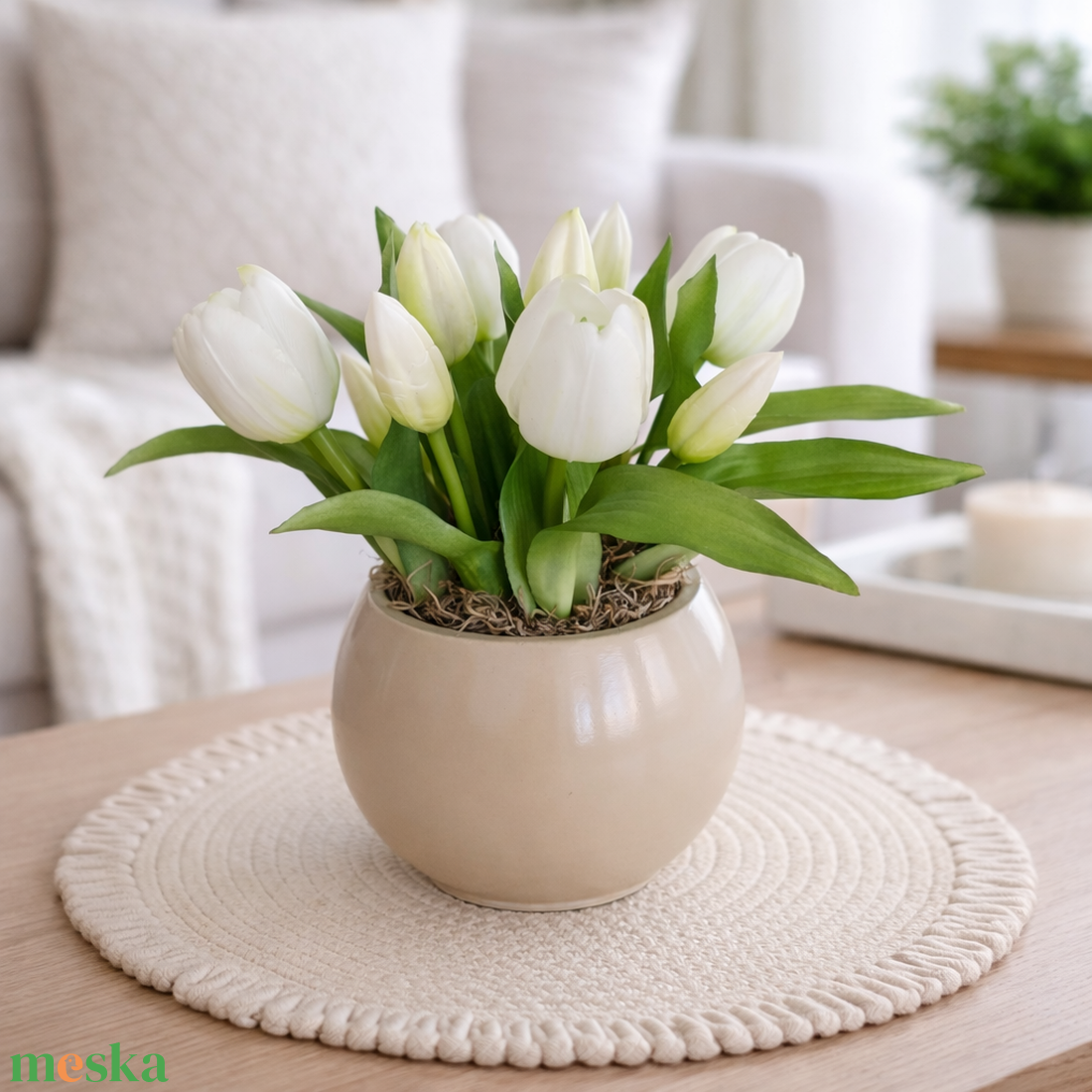 Tulipánok kerámia gömb kaspóban-fehér - otthon & életmód - dekoráció - asztal és polc dekoráció - asztaldísz - Meska.hu