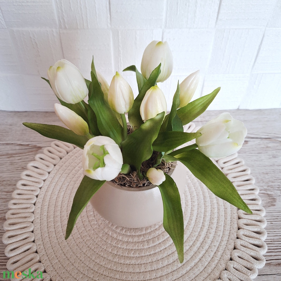 Tulipánok kerámia gömb kaspóban-fehér - otthon & életmód - dekoráció - asztal és polc dekoráció - asztaldísz - Meska.hu