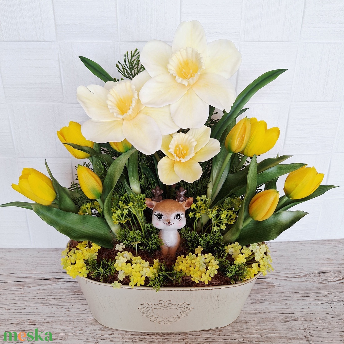 Tavaszi asztaldísz bájos őzikével - otthon & életmód - virágdekoráció - virágdíszek - virágdísz kaspóban - Meska.hu