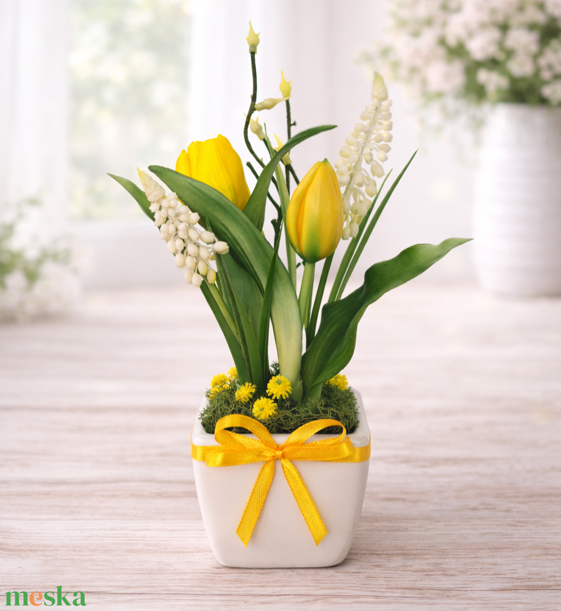 Élethű tulipánok kerámia kaspóban-sárga masnis - otthon & életmód - virágdekoráció - virágdíszek - virágdísz kaspóban - Meska.hu