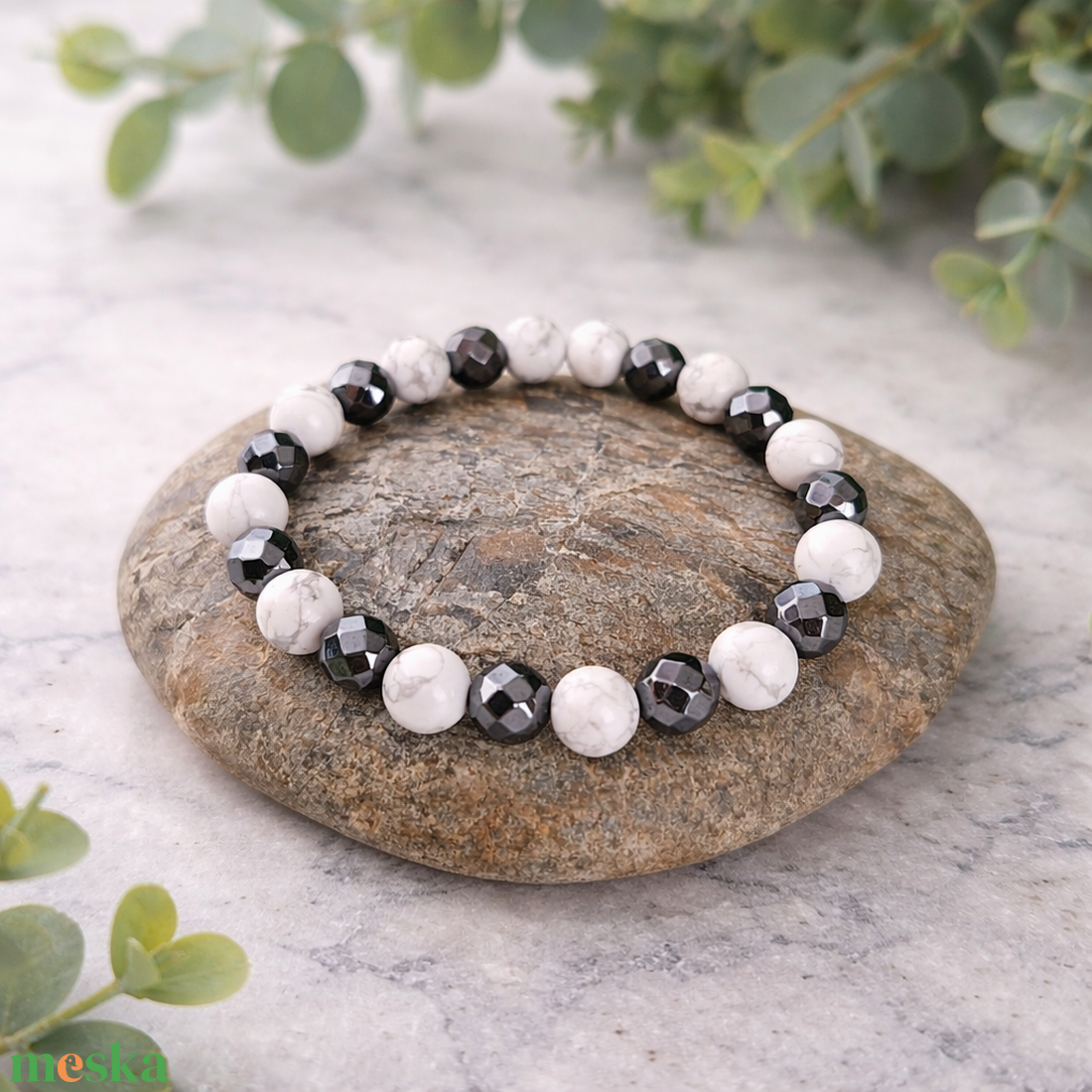 Howlit-hematit ásvány karkötő - ékszer - karkötő - gyöngyös karkötő - Meska.hu
