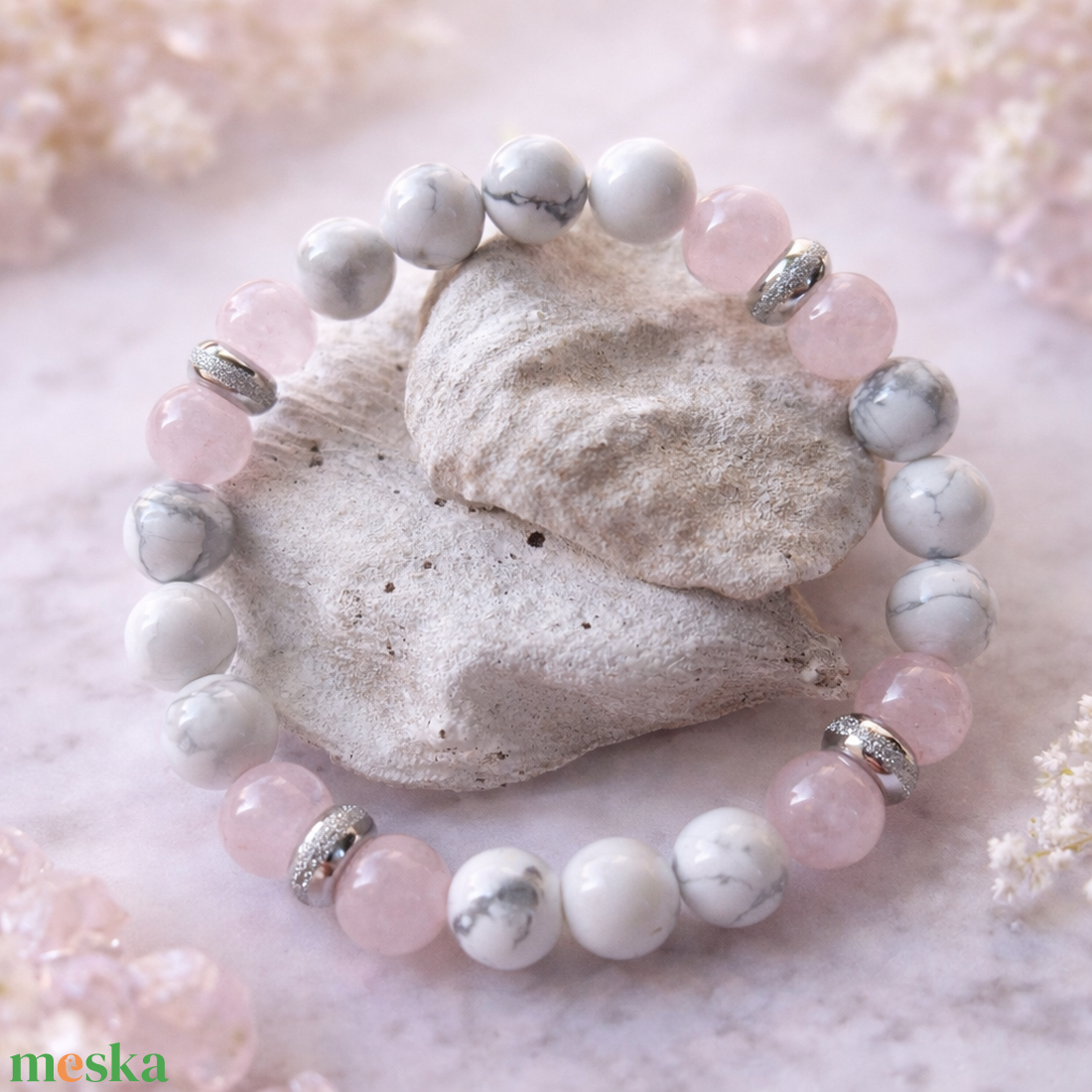 Howlit-rózsakvarc ásvány karkötő - ékszer - karkötő - gyöngyös karkötő - Meska.hu