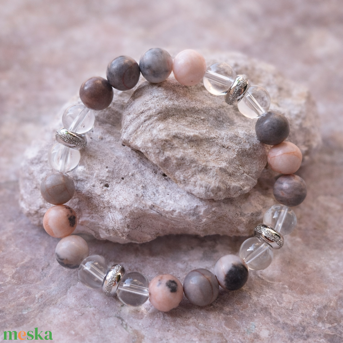 Zebra jáspis-hegyikristály ásvány karkötő - ékszer - karkötő - gyöngyös karkötő - Meska.hu