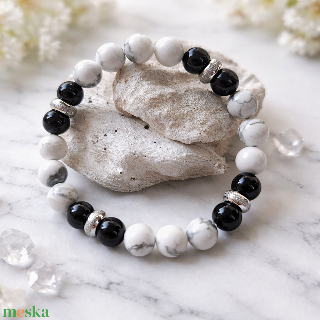 Howlit-Ezüst obszidián ásvány karkötő - ékszer - karkötő - gyöngyös karkötő - Meska.hu