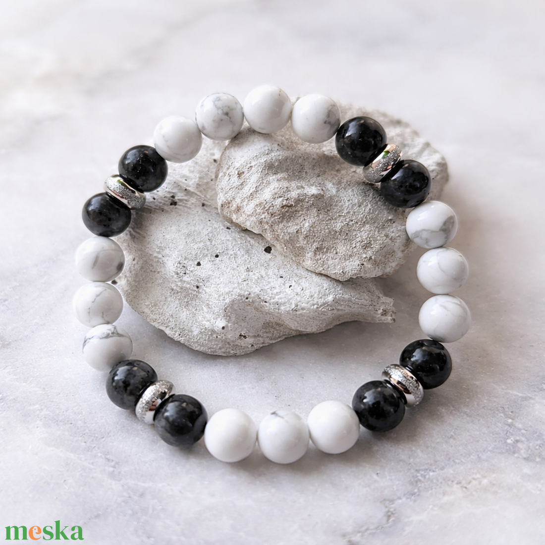 Howlit-Larvikit ásvány karkötő - ékszer - karkötő - gyöngyös karkötő - Meska.hu