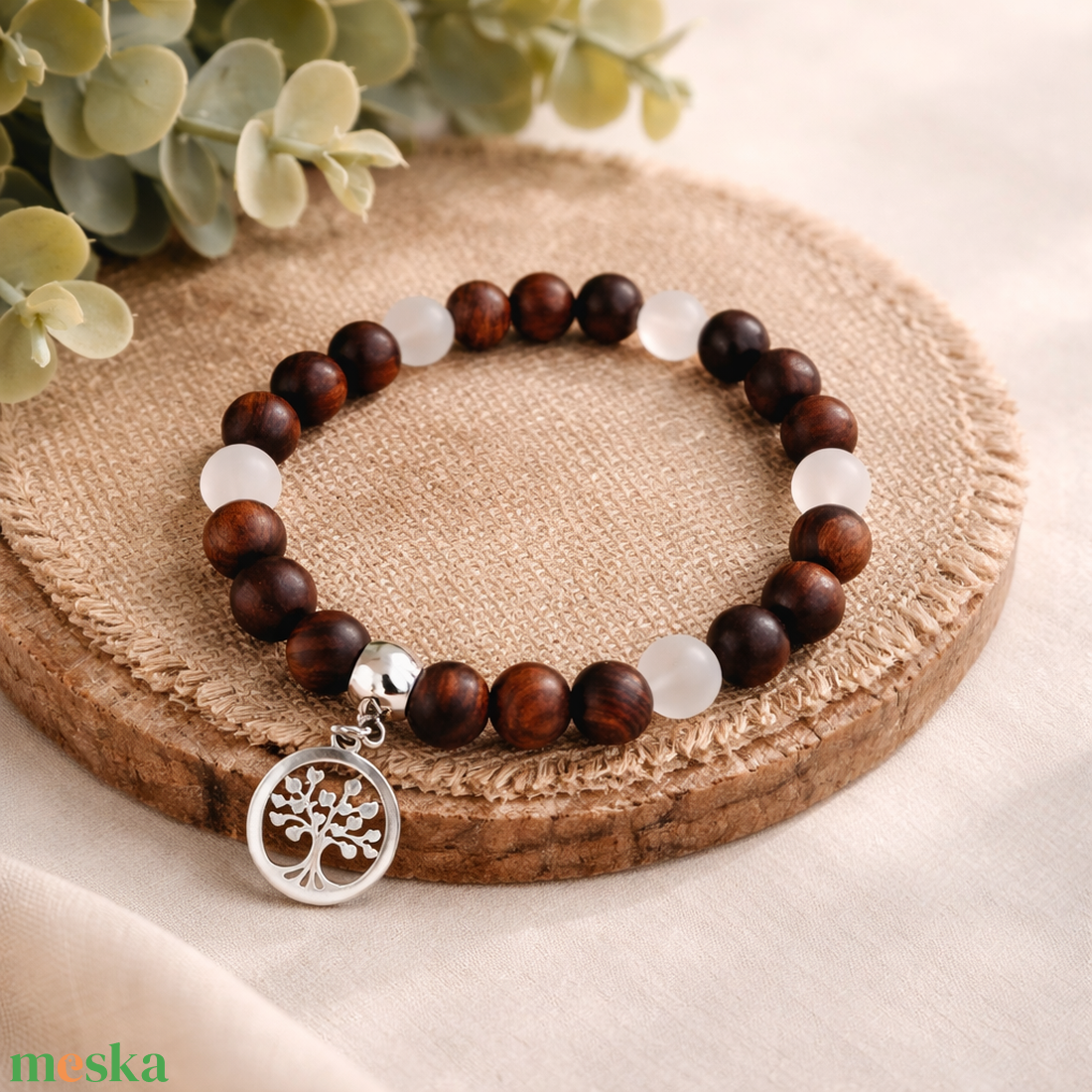 Illatos szantálfa és hegyikristály karkötő - ékszer - karkötő - gyöngyös karkötő - Meska.hu