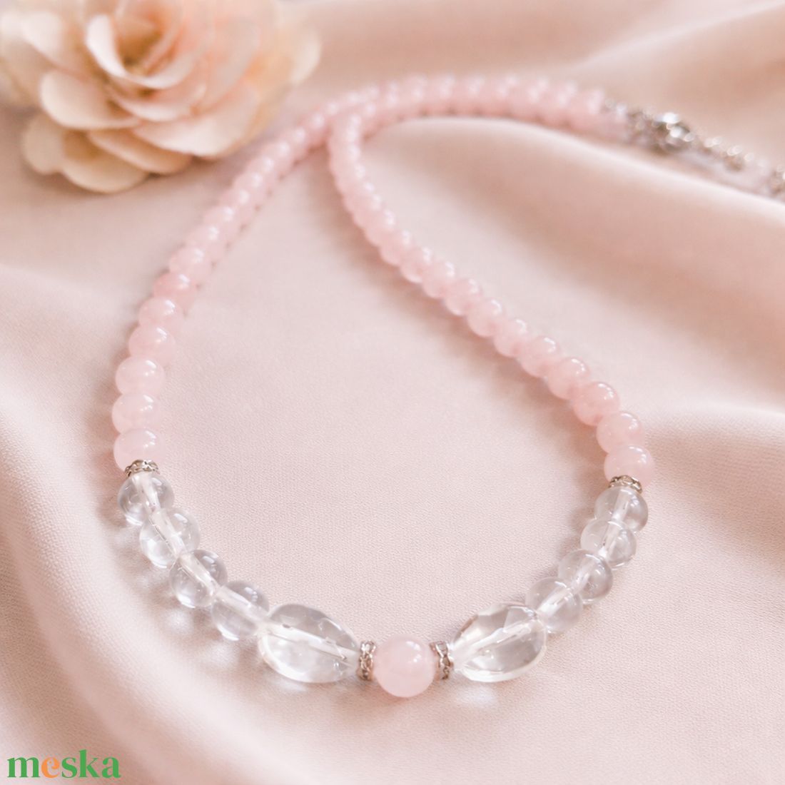 Rózsakvarc nyaklánc hegyikristállyal - ékszer - nyaklánc - gyöngyös nyaklánc - Meska.hu