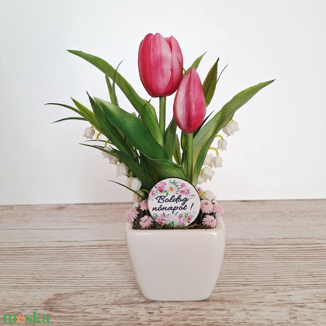 Nőnapi tulipánok kerámia kaspóban - otthon & életmód - virágdekoráció - virágdíszek - virágdísz kaspóban - Meska.hu