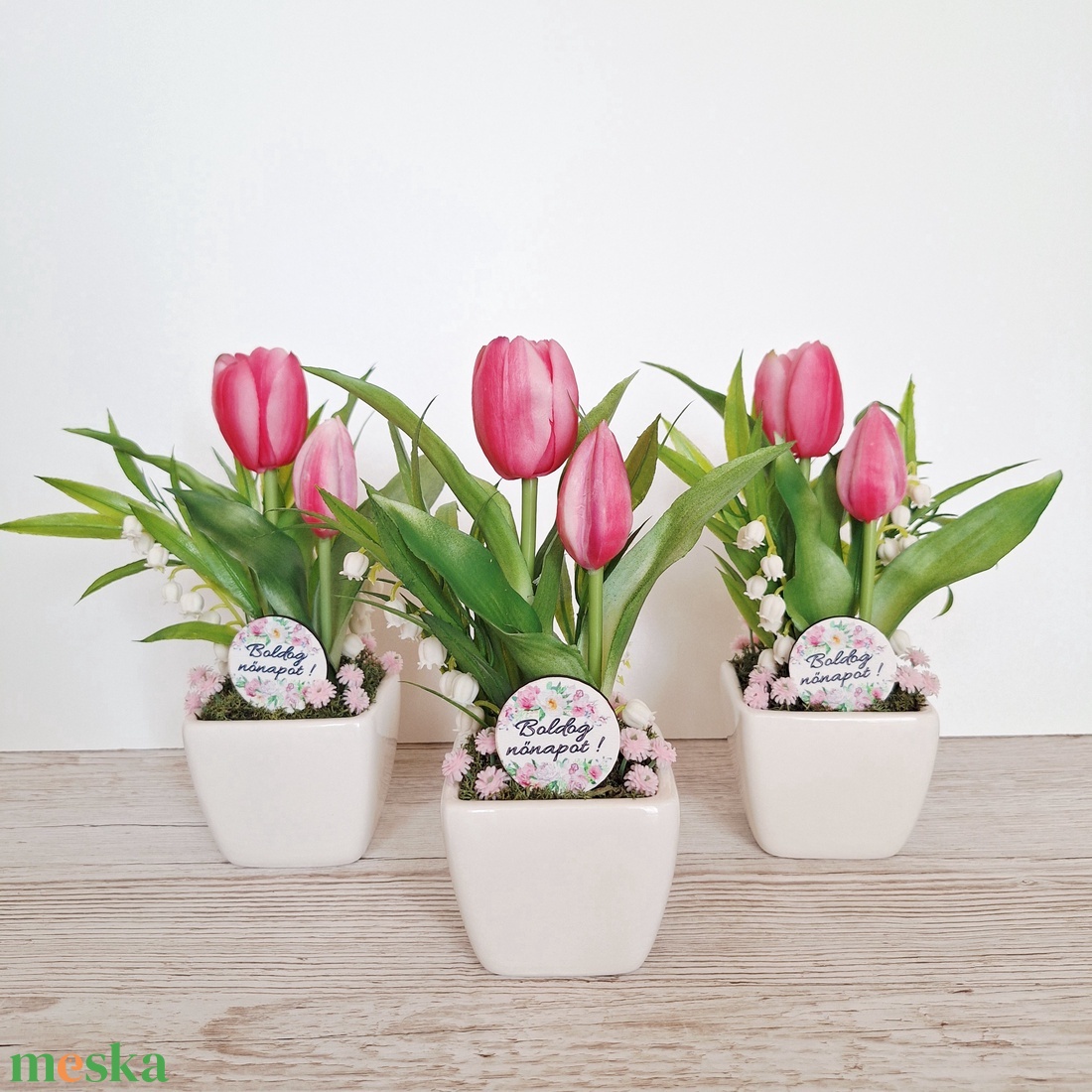 Nőnapi tulipánok kerámia kaspóban - otthon & életmód - virágdekoráció - virágdíszek - virágdísz kaspóban - Meska.hu