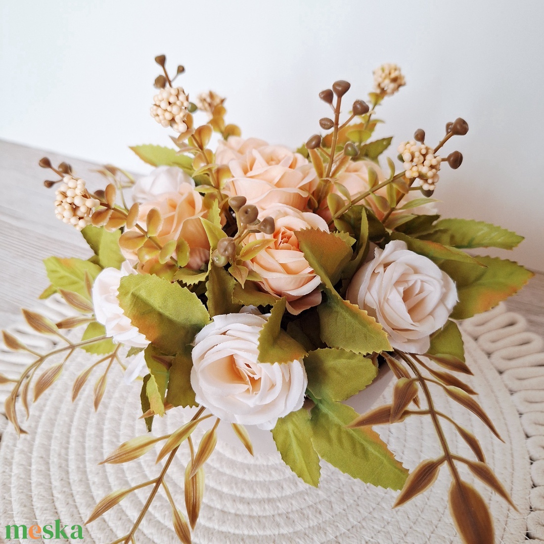 Asztaldísz rózsákkal - otthon & életmód - virágdekoráció - virágdíszek - asztali virágdísz - Meska.hu